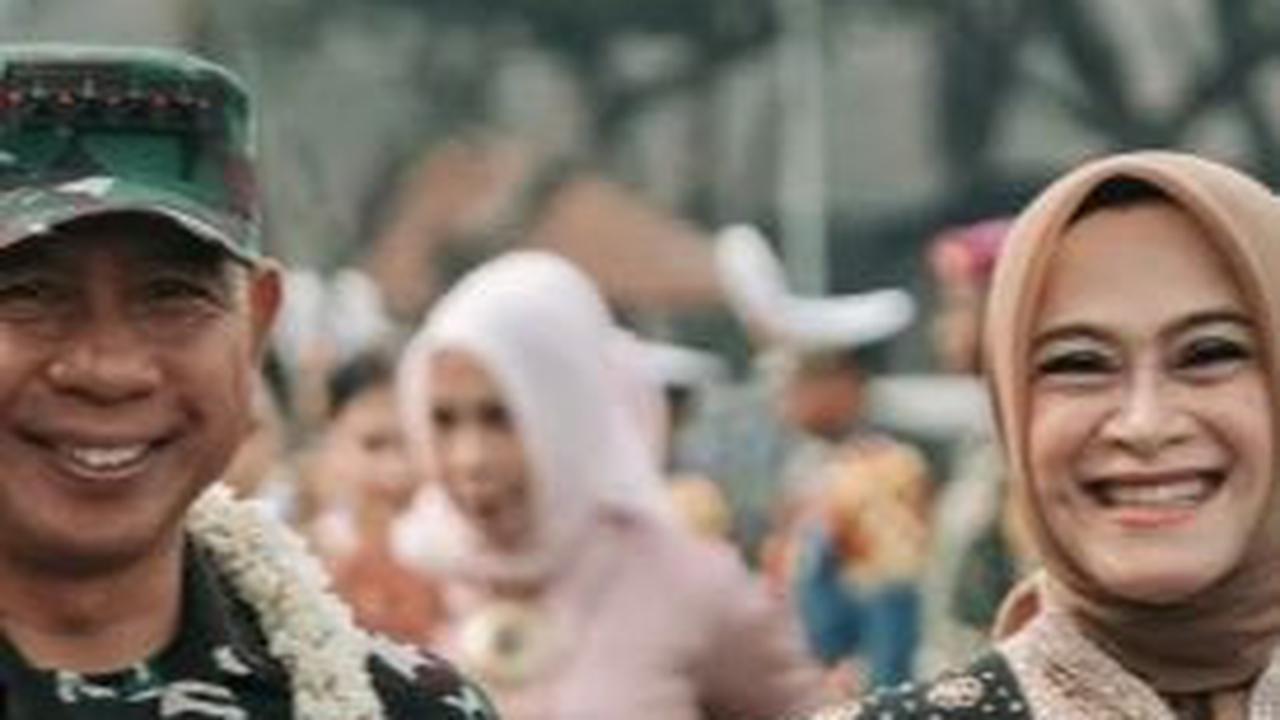 Anggun dan Cantik, Momen Istri Panglima Jenderal Agus Subiyanto jadi Ibu Kehormatan Taruna Akademi TNI