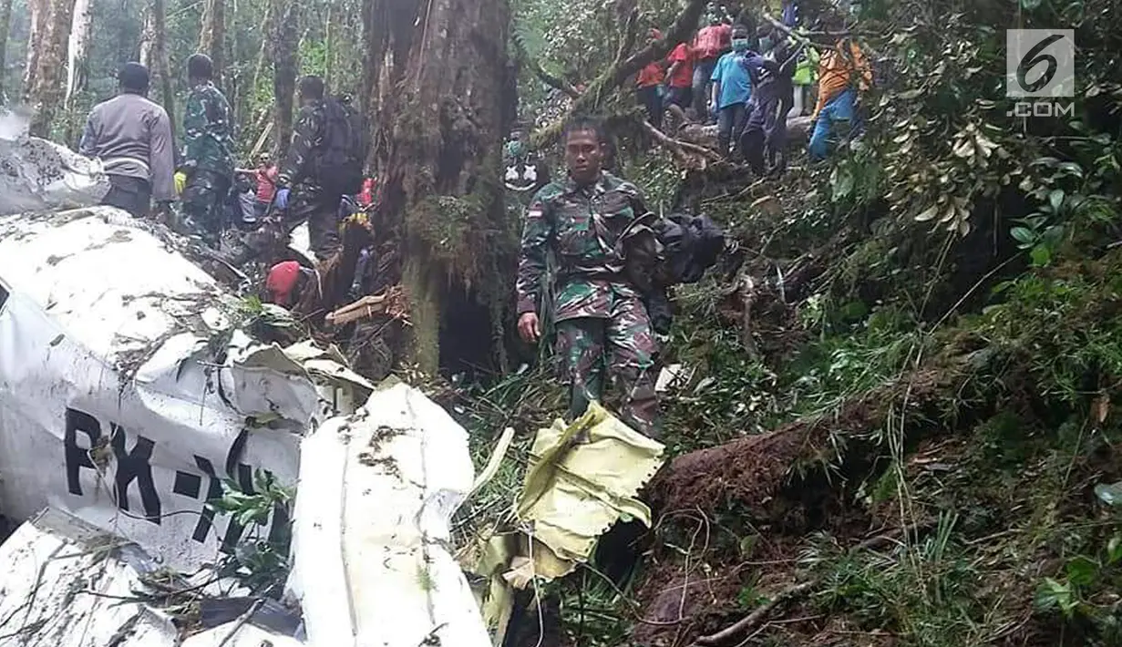 Pesawat Dimonim PK-HVQ yang sempat hilang kontak ditemukan di Kabupaten Pegunungan Bintang, Papua, Minggu (12/8). Pesawat pertama kali ditemukan oleh masyarakat. (Liputan6.com/HO/Humas Polda Papua)