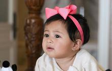 Potret Gemas Lily Pakai Bando Pink di Atas Kasur Mewah, Ada Foto Bareng Rafathar dan Rayyanza Cipung
