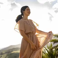 maxi dress (ilustrasi by Freepik)