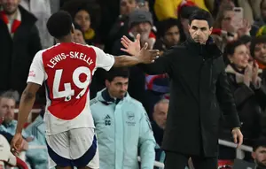 Manchester United Incar Myles Lewis-Skelly, Bagaimana Sikap Arsenal?