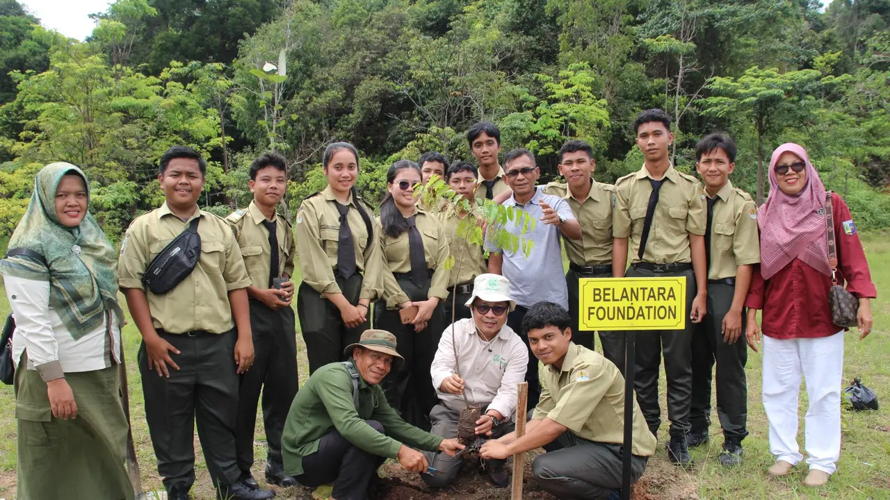 Belantara Foundation bersama Kesatuan Pengelola Hutan Produksi (KPHP) Minas Tahura mengajak siswa SMK Negeri 1 Tualang, Kabupaten Siak. (Liputan6.com/ ist)