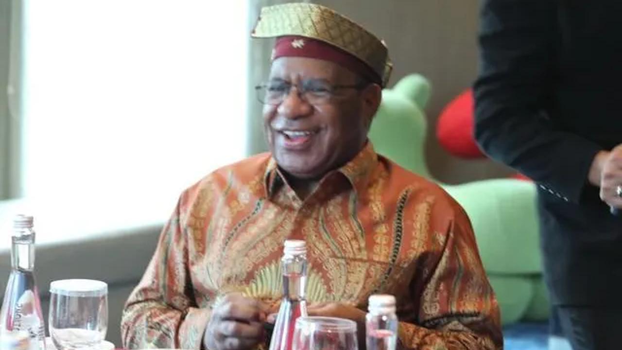Salah satu contoh adalah menempatkan tim sukses (timses) saat Pemilu menjadi direktur PDAM, yang kadang belum tentu memahami pengelolaan air minum.