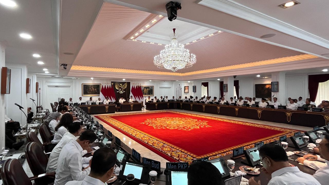 Presiden Prabowo Subianto saat memimpin sidang kabinet paripurna bersama seluruh jajaran Kabinet Merah Putih.