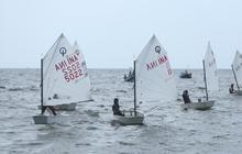 Menyalip di Tengah Badai: Duel Seru Layar Mirip Balapan di Indonesia Regatta 2025