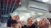 Viral Rombongan Ibu-Ibu Pengajian Karaoke di Kereta, Masinis hingga Kondektur Serba Salah Ingin Menegur