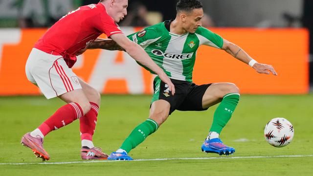 Duel Elliot Anderson dan Antony di laga Nottingham Forest melawan Real Betis