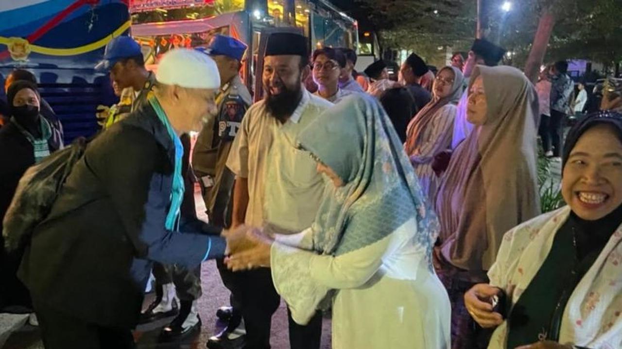 Ratusan Jamaah Haji Magetan Kloter 20 Tiba di Tanah Air, Disambut Hangat Bupati