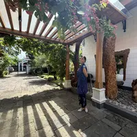 Hasil kamera iPhone 17 yang lebih jernih dan semua ojek tidak blur. [Anisha/Fimela]