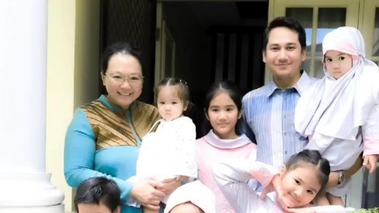 Jarang Tersorot, Ini Potret Keluarga Rama Michael dengan 6 Anak yang Selalu Hangat