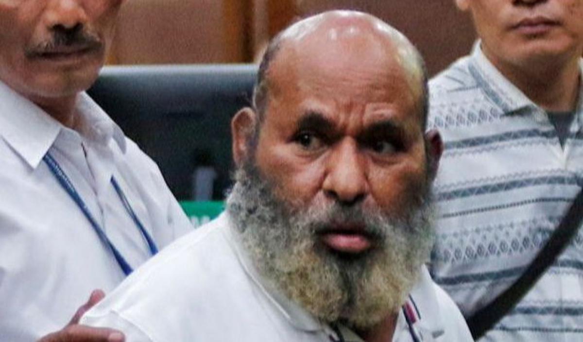Jenazah Lukas akan ditemani oleh tim pengacara juga keluarganya saat terbang ke Papua.&nbsp;<br><br>