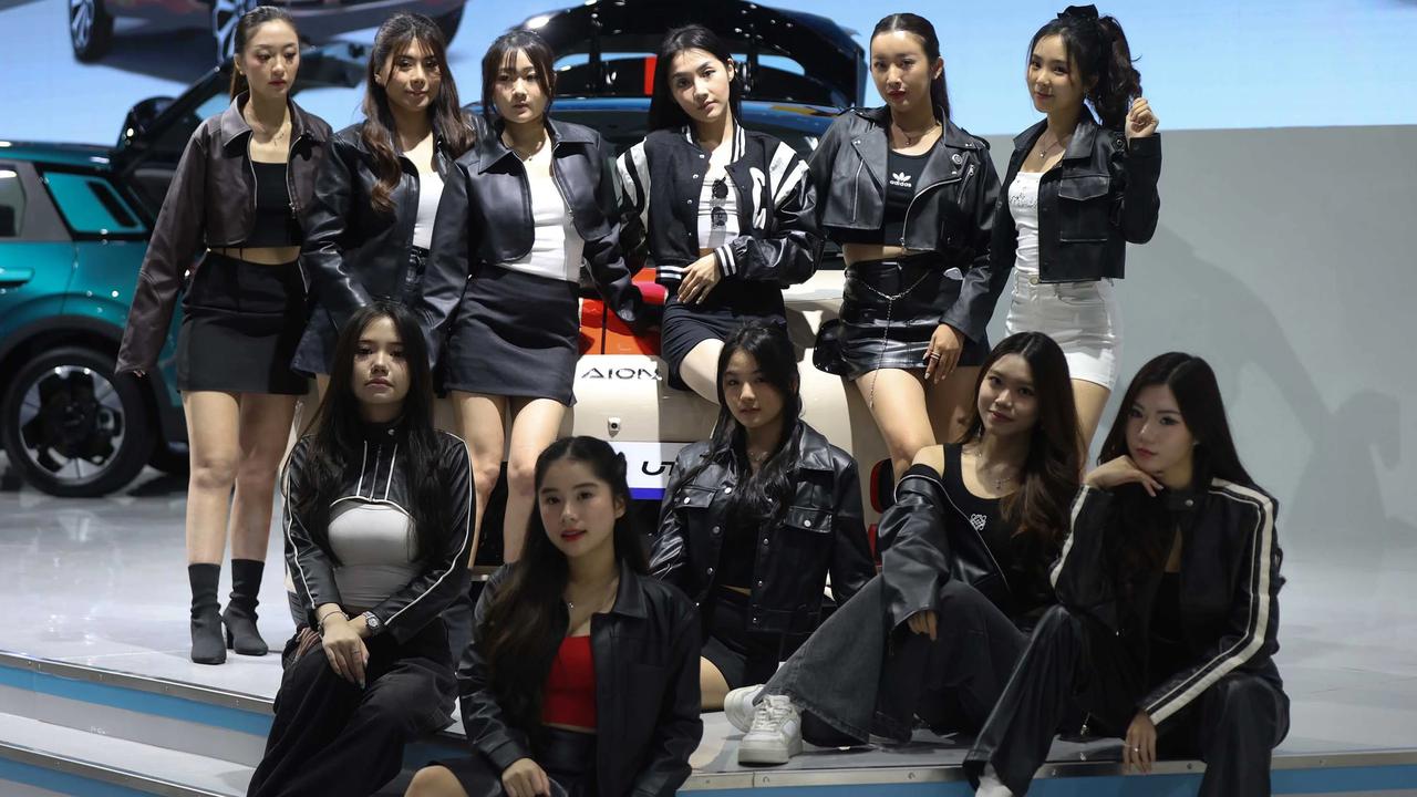 FOTO:  Senyum SPG Hiasi IIMS 2026