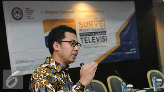 Ketua KPI, Yuliandre Darwis menyampaikan pandangan jelang rilis indeks kualitas program siaran televisi periode II 2016 di Jakarta, Rabu (5/10). Survei dilaksanakan tim dari ISKI dibantu 12 perguruan tinggi di Indonesia. (Liputan6.com/Helmi Fithriansyah)