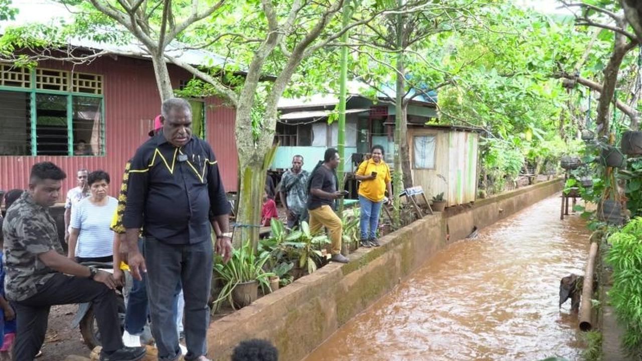 Pemkot Jayapura Minta Warga Tingkatkan Kesadaran Lingkungan Jayapura untuk Cegah Banjir