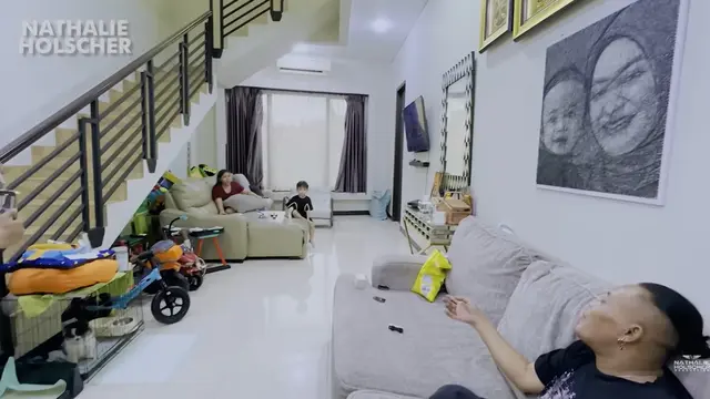 Potret Ruang Keluarga Rumah Nathalie Holscher
