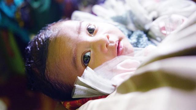 5 Potret Cantik Anak Evi Masamba Saat Prosesi Aqiqah di Kampung Halaman