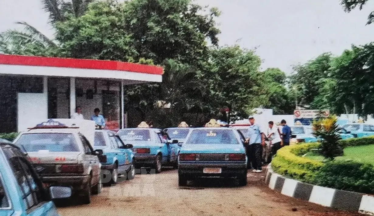 Mayoritas tetap Ford Laser. (Source: Instagram/@doculama)