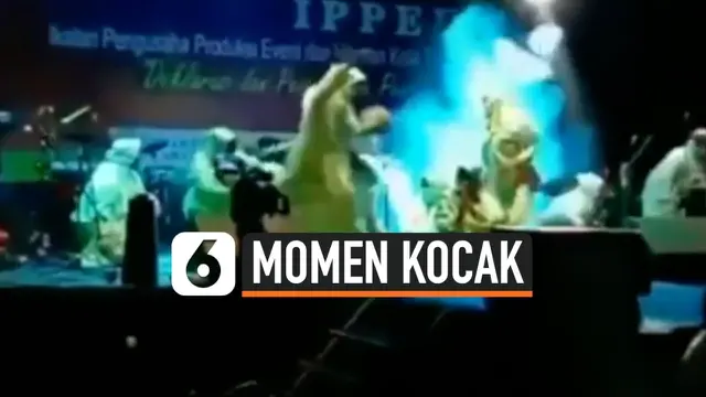VIDEO: Kocak, Ibu-Ibu Grup Rebana Panik Lihat Asap Muncul di Panggung