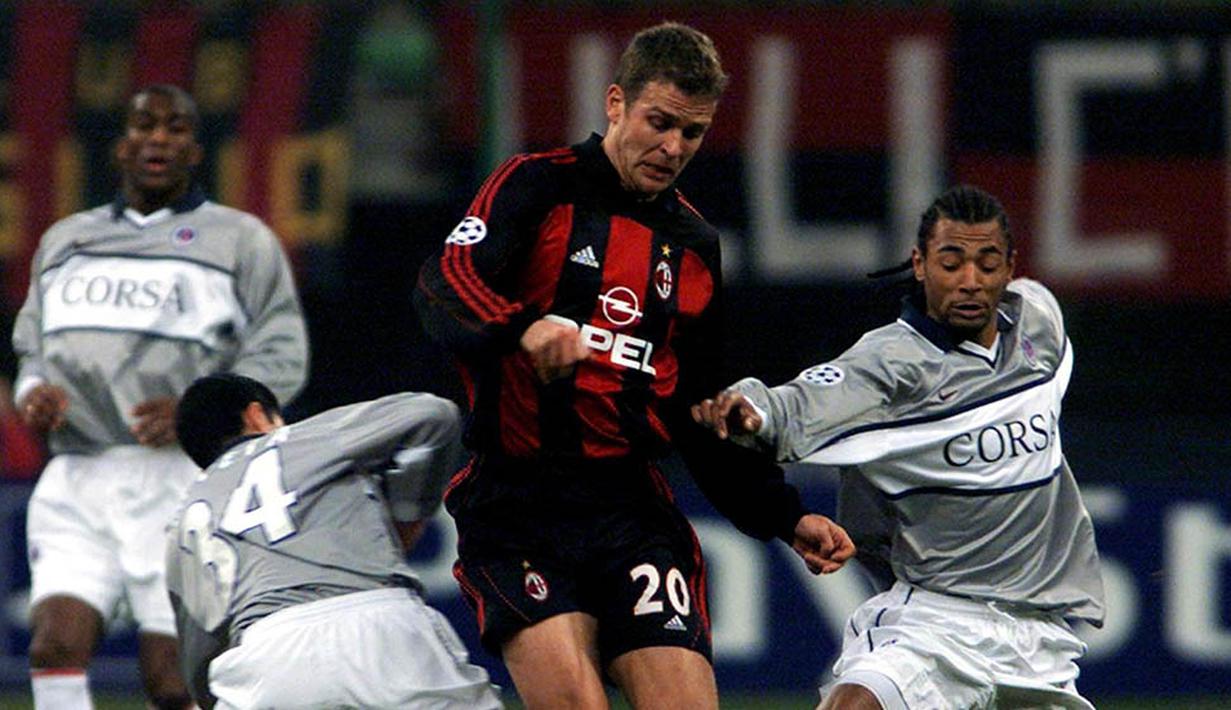 4. Oliver Bierhoff (AC Milan), raja sundulan asal Jerman ini cukup produktif di Serie A. Selain Milan dirinya juga sempat merumput di Ascoli dan Udinese. (AFP/Patrick Hertzog)