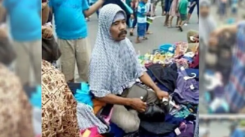 Pakai Cara Aneh, Penjual Kerudung Ini Jadi Viral