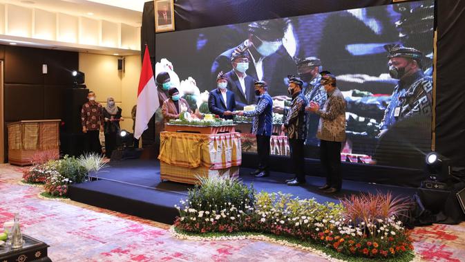 Ketua Dewan Komisioner Otoritas Jasa Keuangan (OJK) Wimboh Santoso meresmikan Kantor OJK Nusa Tenggara Barat di Kota Mataram, Senin (9/11/2020). Dok OJK