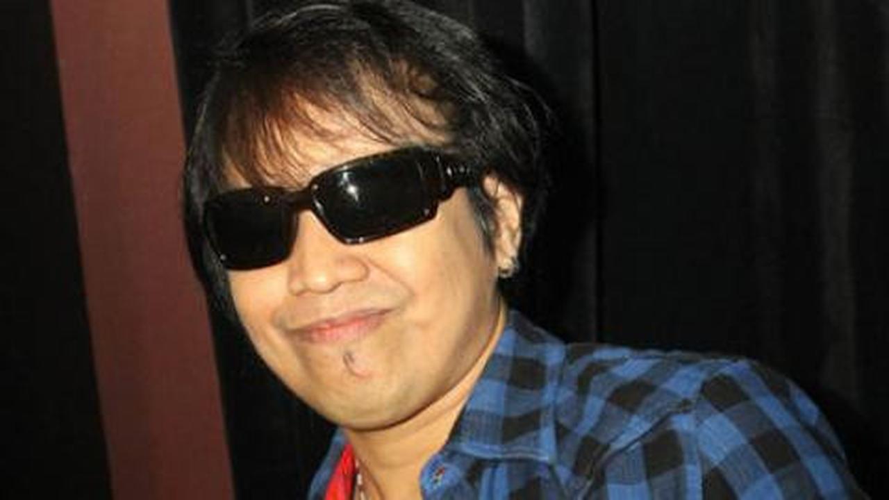 Capek usai manggung, Ian Kasela nonton konser GNR