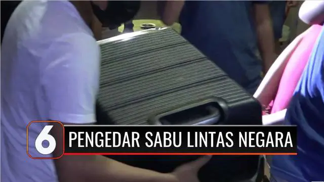 Polda Sulsel menangkap dua pemuda jaringan pengedar narkoba lintas negara pada Rabu (25/8) malam. Polisi berhasil menyita 40 kilogram sabu dan sekitar 4000 pil ekstasi di dalam koper.