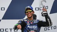 Motor tua Bastianini ternyata bukanlah halangan penampilan brilian Bastianini di GP San Marino 2021. Ia bahkan berhasil menjadi pemilik rekor tercepat dalam balapan tersebut dan finish di urutan ketiga. (AFP/Andreas Solaro)