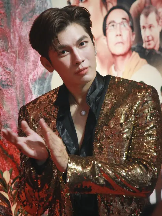 Mew Suppasit merupakan anak sulung dari dua bersaudara. Ia memiliki adik perempuan yang sangat disayanginya. (FOTO: instagram.com/mewsuppasit/)