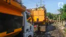 Antrean yang terjadi sudah berlangsung lebih dari dua bulan ini akibat TPA Cipayung  kelebihan kapasitas dan belum ada lokasi pembuangan sampah baru. (merdeka.com/Arie Basuki)