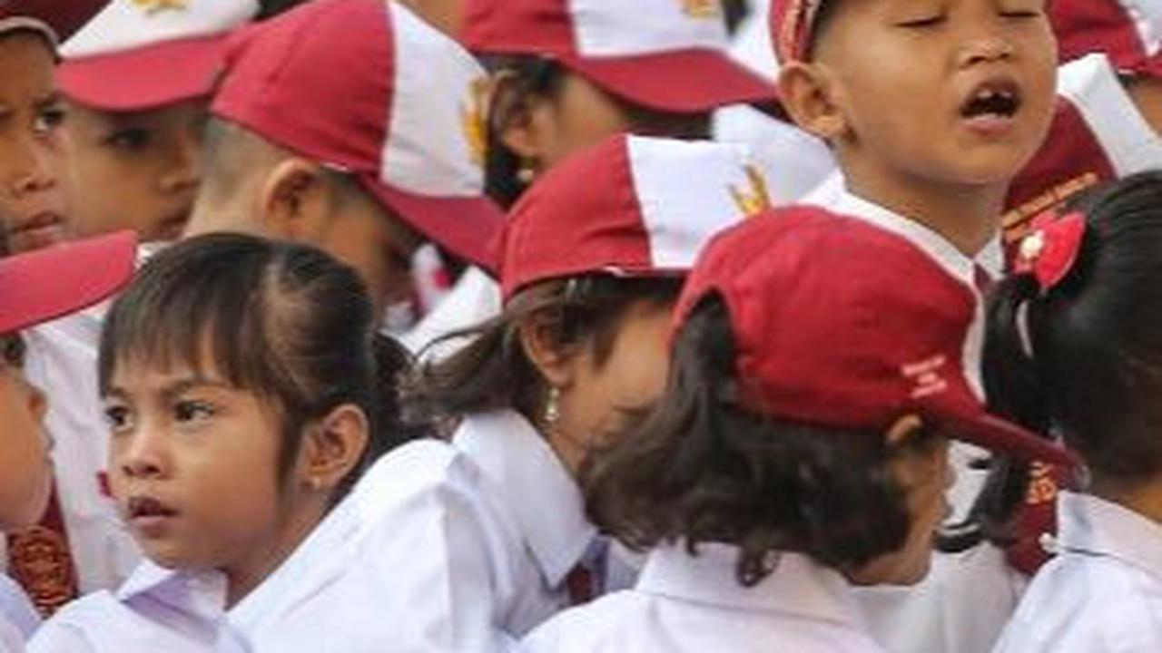 Guru yang telah 20 tahun mengadi di SDN Kranggan I menyebut sekolah ini sempat favorit karena prestasinya olahraga badminton. Pelayanan kepada murid juga selalu maksimal.