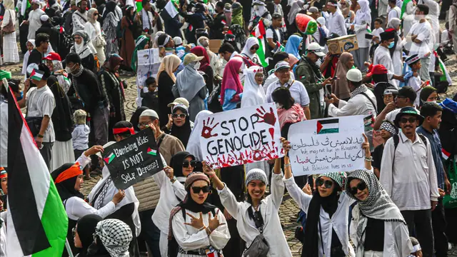 Massa Aksi Bela Palestina Tumpah Ruah Padati Monas