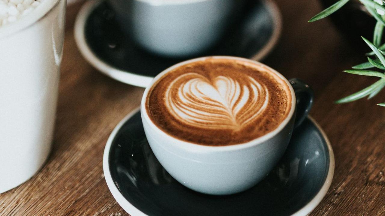 50 Pantun Kopi Lucu, Bikin Momen Nongkrong Makin Seru