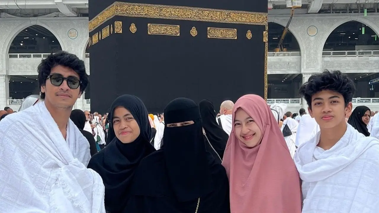 Ummi Pipik ajak keluarga kecil umrah