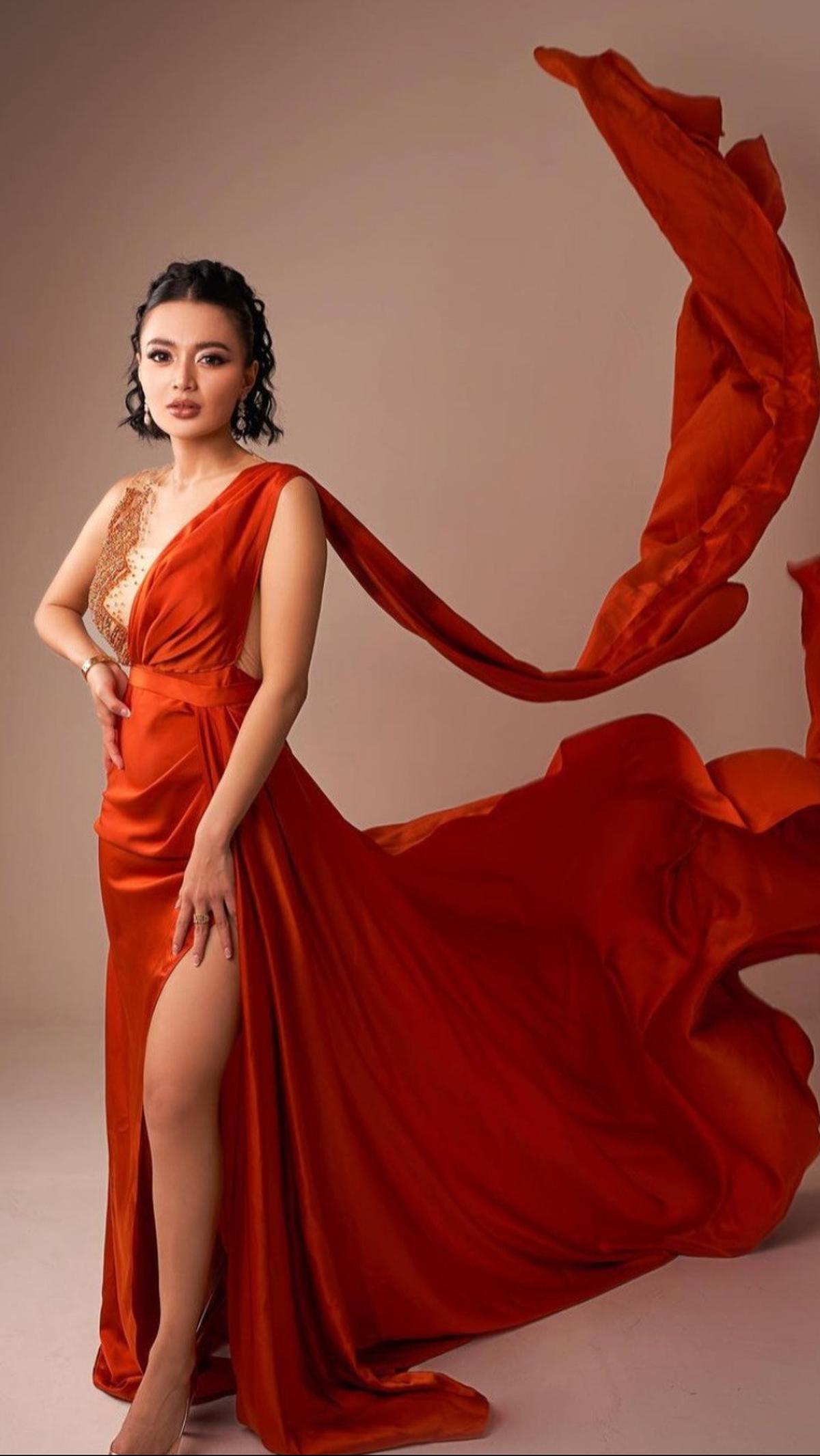 Wika Febrina Putri lahir pada tanggal 26 Februari 1992 di Bogor. Ayah ibunya bernama Agus Salim dan Mujiarti. Ayah Wika dulunya adalah seorang gitaris orkes dangdut sedangkan ibunya penyanyi dangdut saat muda.<br>