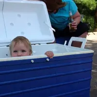 Ingin main di luar tapi gak mau kepanasan? Coba sambil berendam di kolam atau bak berikut ini!