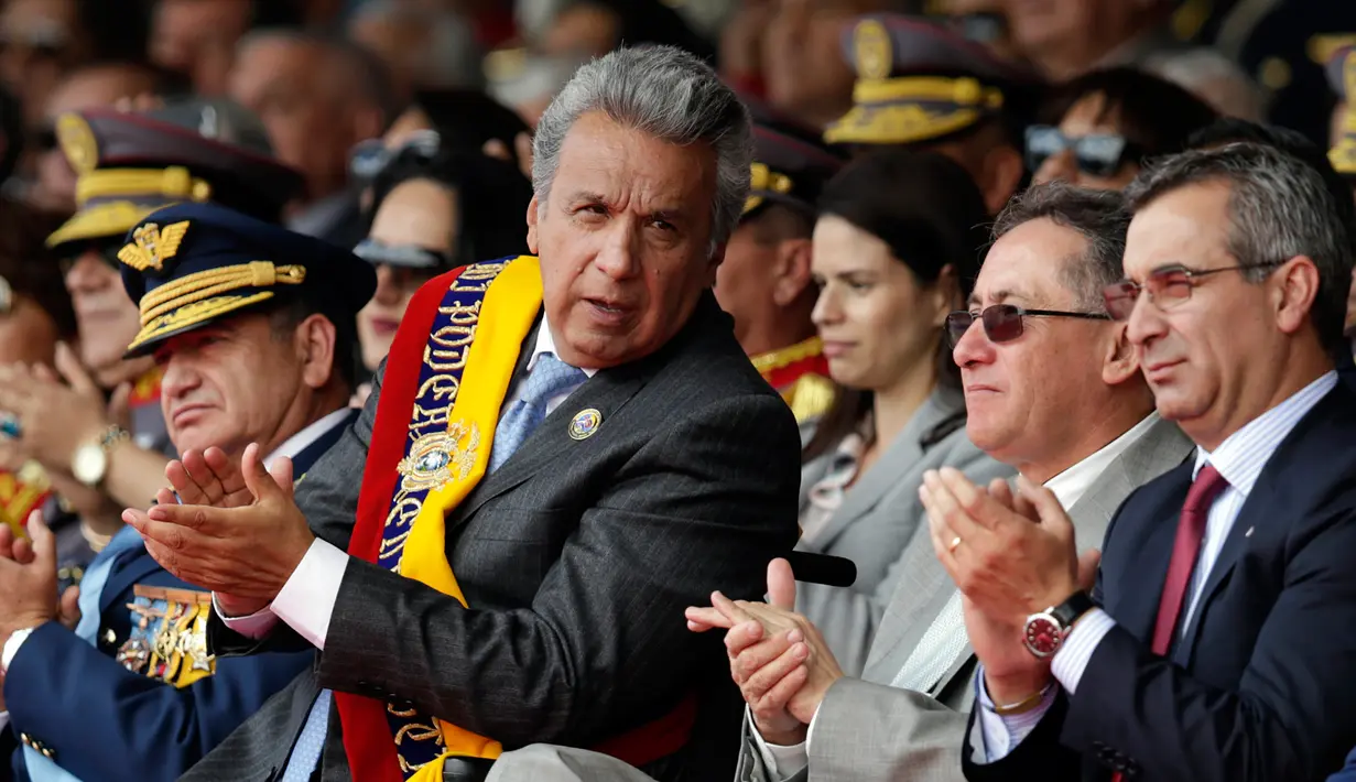 Presiden Ekuador Lenin Moreno menghadiri upacara Hari Kemerdekaan di Quito, Ekuador, (10/8). Ekuador merayakan kemerdekaannya dari Spanyol yang dikenal sebagai ‘El Primer Grito de Independence’ or 'The First Cry of Independence.' (AP Photo/Dolores Ochoa)
