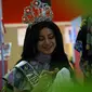 Putri Pariwisata Indonesia, Dikna Faradiba, sedang membatik di acara pameran pariwisata MITM 2016 yang digelar di Kuala Lumpur, Malaysia. Foto: Ahmad Ibo