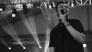 Selanjutnya adalah lagu Teman Hidup yang dinyanyikan oleh Tulus. Lagu ini pastinya bakal bikin cewek kesengsem kalau dinyanyikan lagu ini oleh pasangannya. Sepertinya kamu bakal senyum senyum lucu bahagia. (Instagram/tulusm)