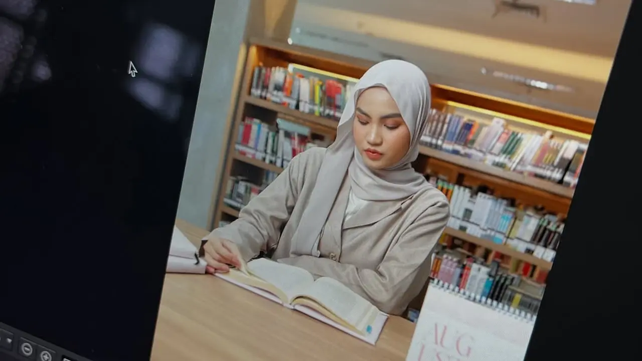 Gaya Jilbab Mleyot ala Xaviera Putri