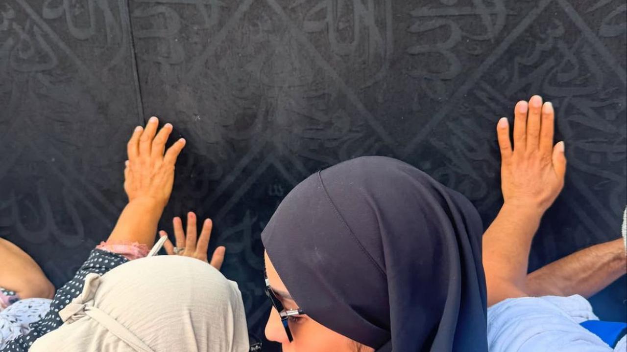 Enzy Storia Bagikan Kebahagiaan Tak Terhingga Bisa Kembali ke Baitullah di Bulan Ramadhan