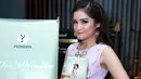 Harapan penyanyi Ferzy Yatasha akhirnya terwujud setelah berkesempatan menyanyikan lagu milik idolanya, Reza Artamevia. (Deki Prayoga/Bintang.com)