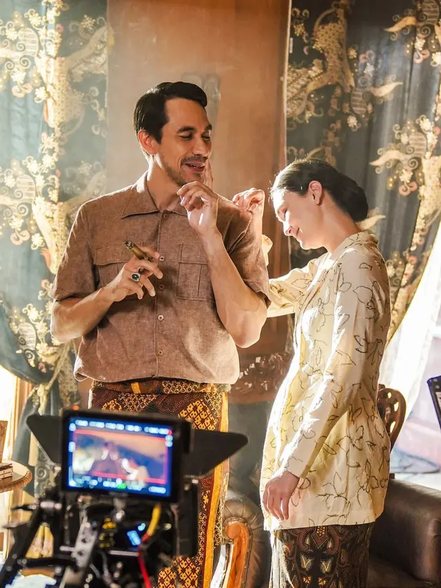 Project Bareng Lagi, Ini 6 Potret Chemistry Luna Maya dan Darius di Film Sumala
