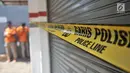 Tempat kejadian perkara (TKP) pembunuhan satu keluarga di Bojong Nangka II, Bekasi, Jawa Barat, Rabu (21/11). Sejumlah personel kepolisian melakukan penjagaan di TKP pembunuhan. (Merdeka.com/Iqbal Nugroho)