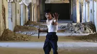 Abbas Alizada memiliki perawakan yang mirip dengan Bruce Lee. Lihat saja aksinya dalam video berikut ini.