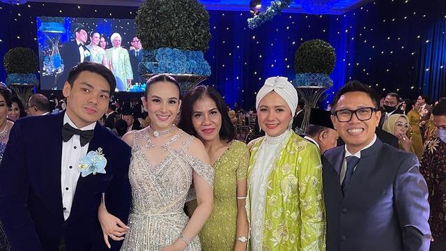 Acara resepsi pernikahan Chelsea Islan dan Rob Clinton Kardinal (Foto: Instagram ekopatriosuper)