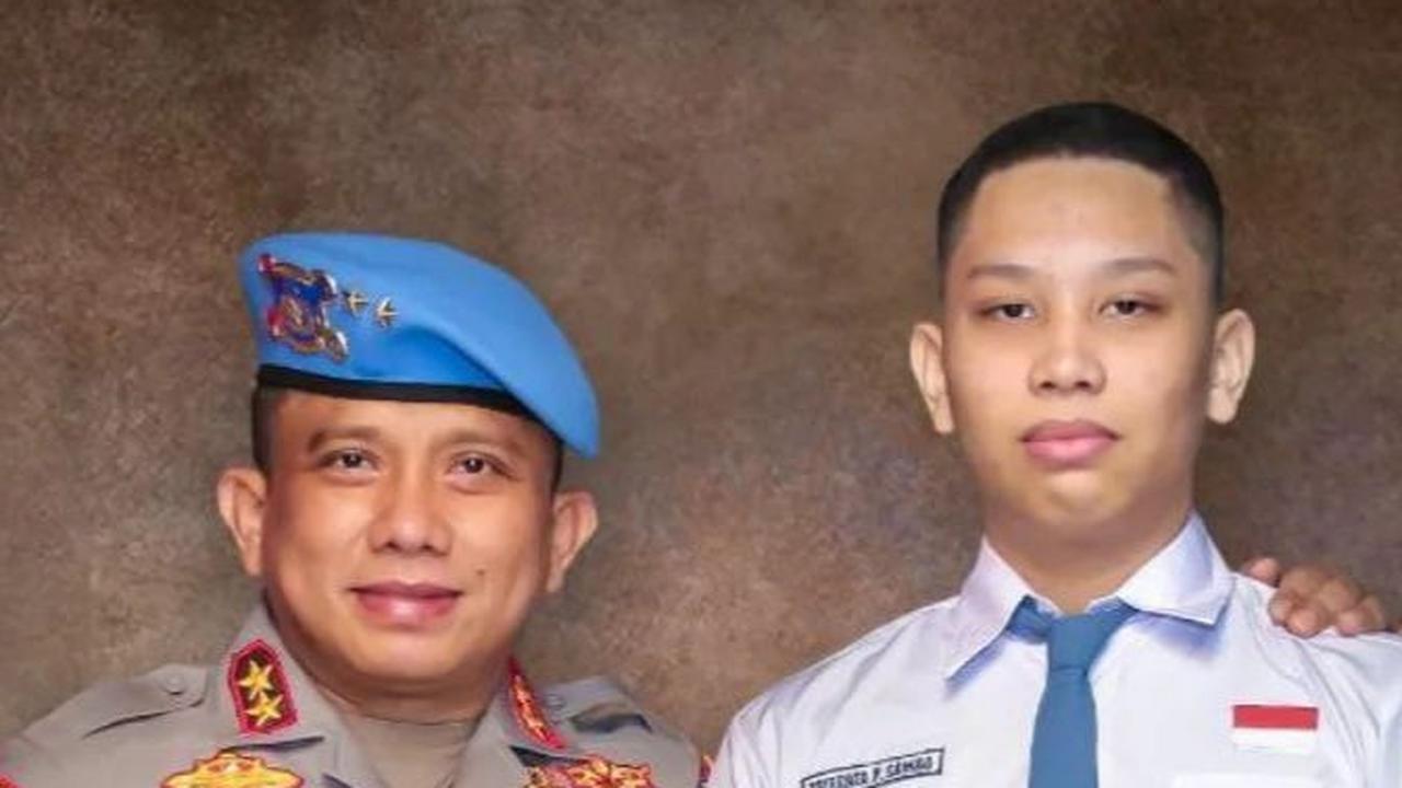 Tribrata sendiri merupakan putra ketiga dari empat bersaudara dari pasangan Ferdy Sambo dan Putri Candrawati.