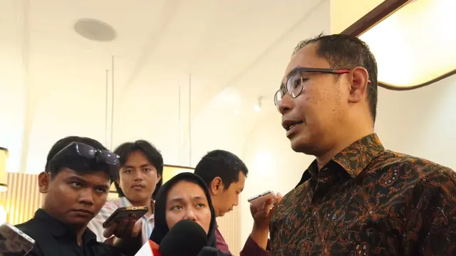 Direktur Pelindungan WNI Kementerian Luar Negeri Republik Indonesia Judha Nugraha saat memberikan keterangan kepada awak media, Senin (20/10/2025).