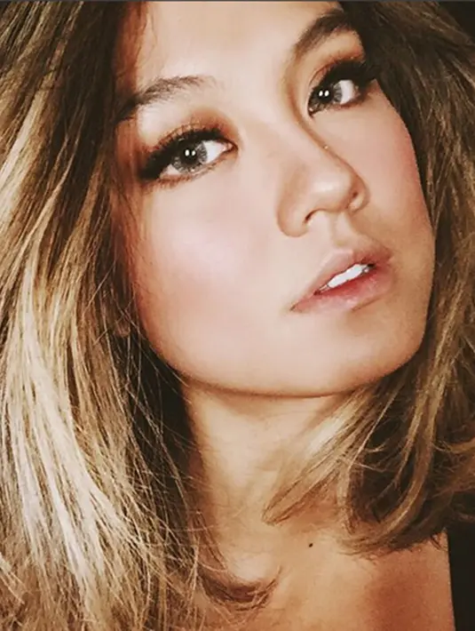 'Cinta. kebenaran. loyalitas. kejujuran luar biasa. Komitmen. asmara. US. #Paris Pandangan saya dari kamar saya, tapi semua saya lihat adalah kamu,' tulis Agnez. (Via Instagram/@saputrawijaya)