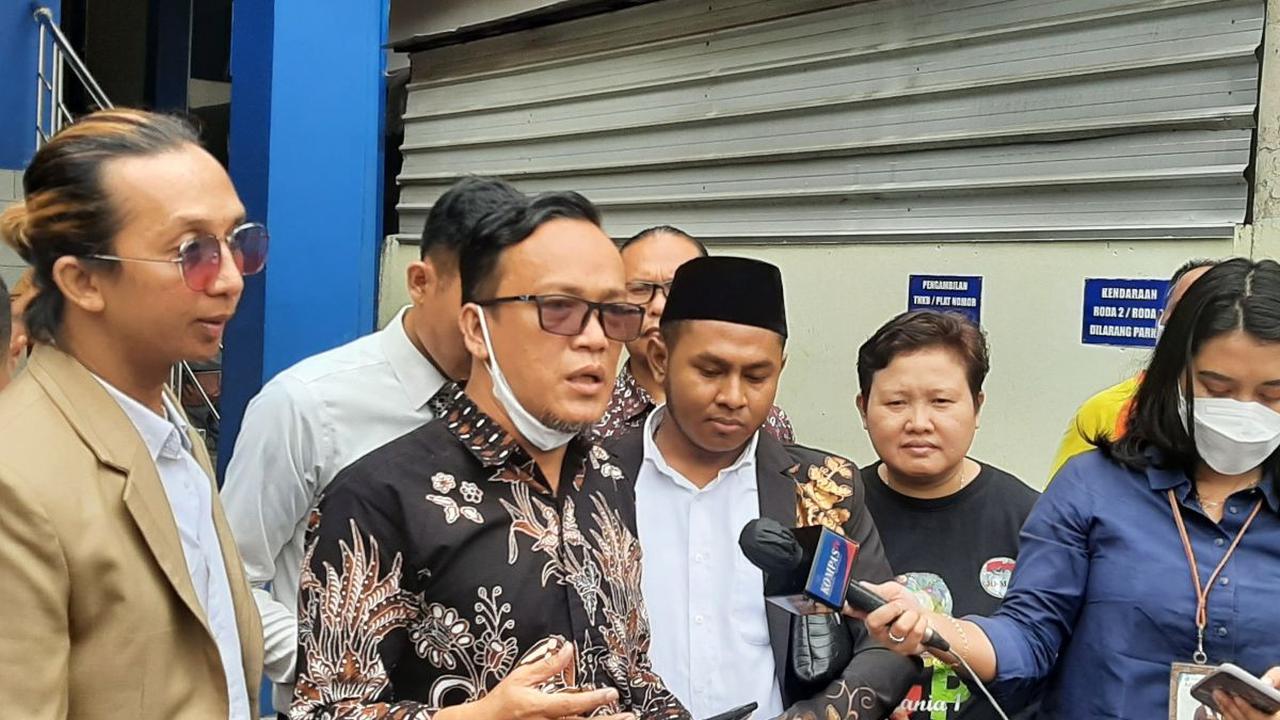 "Kayaknya enggak ada. Enggak ada. Enggak ada sampai arah-arah sana ya terkait hal itu. Enggak ada," ucap Noel.